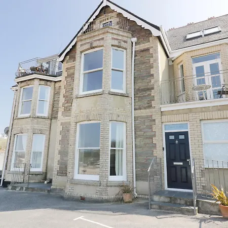 Seashore House * New Quay